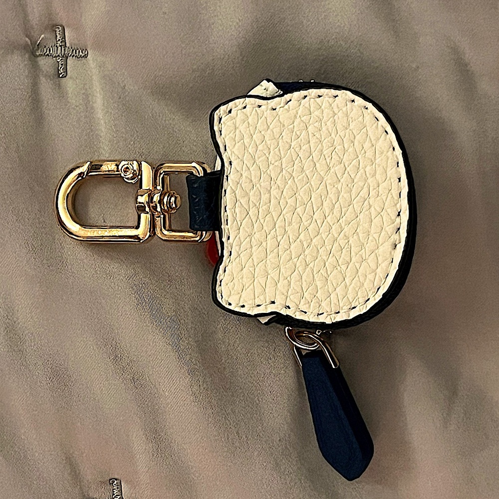 Hello Kitty AirTag Key Chain Bag Charm - Picture 2 of 5